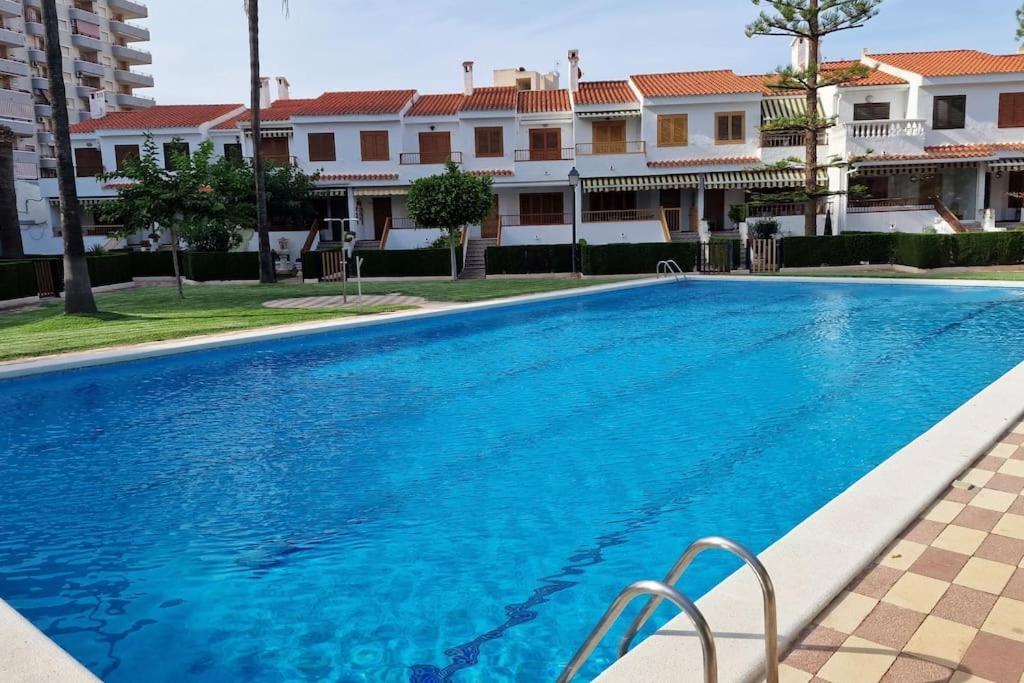 Con Jardin Y Piscina Cerca De La Playa Holiday home
